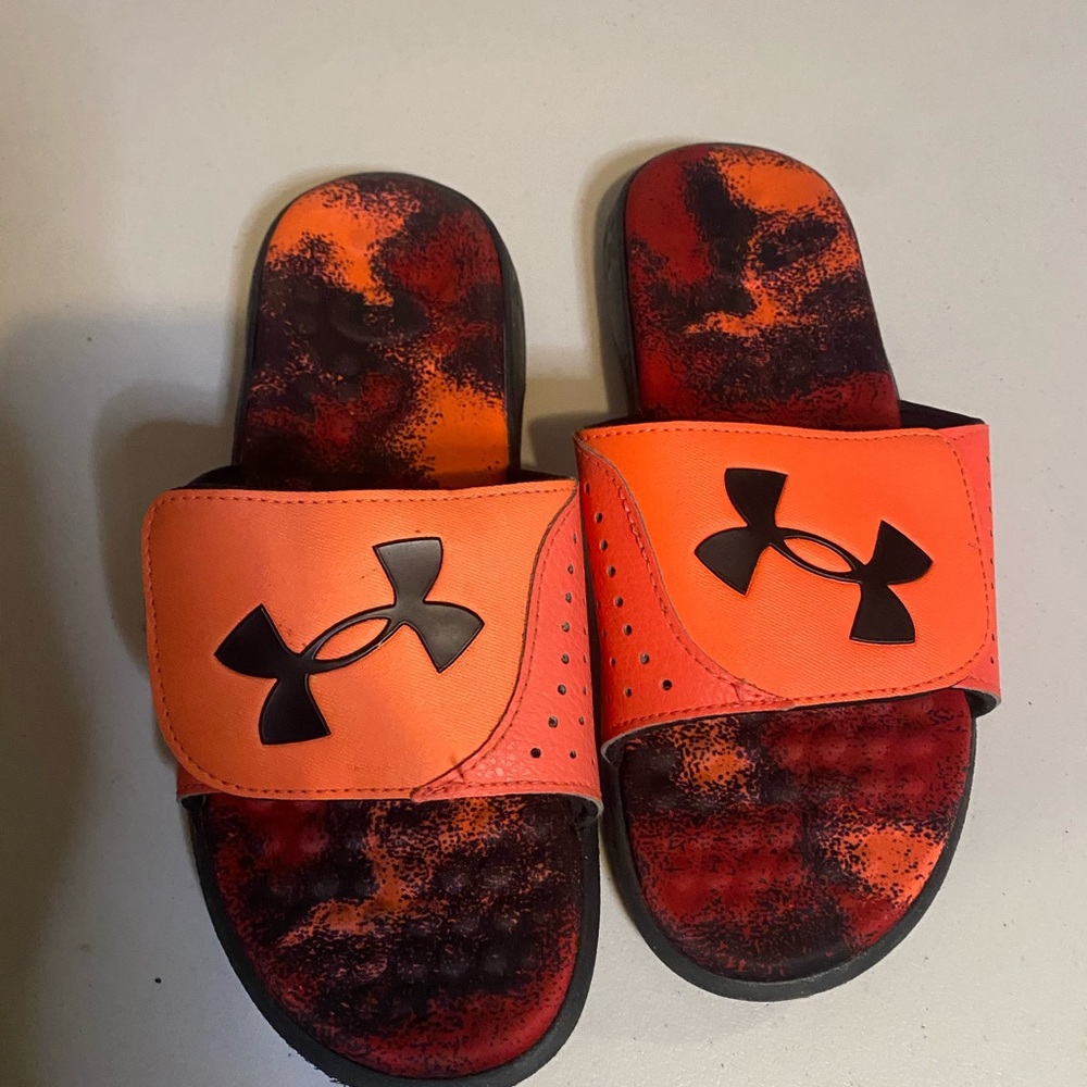 🍄Under Armour Kids Black and Orange Slide Sandals